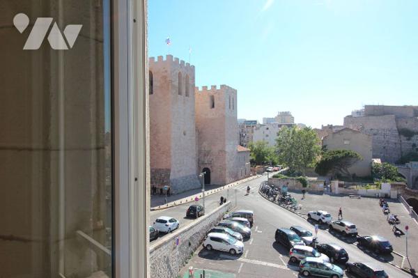 Bel appartement T2 (MAGNIFIQUE VUE MER) de 67m2 Carrez dans le quartier de Saint-Victor (7e).