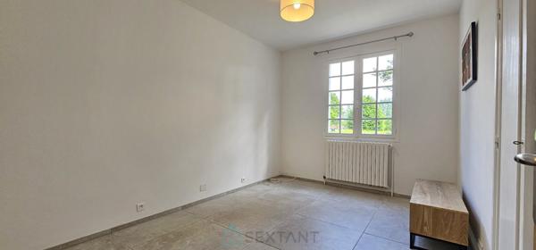 A Gourdon maison de 304 m² au calme au fond d’une impasse sur un superbe un terrain plat de 2300 m².
