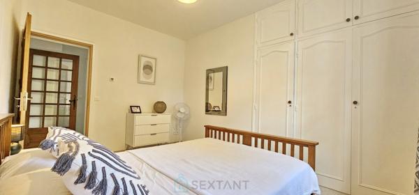 A Gourdon maison de 304 m² au calme au fond d’une impasse sur un superbe un terrain plat de 2300 m².