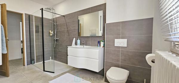 A Gourdon maison de 304 m² au calme au fond d’une impasse sur un superbe un terrain plat de 2300 m².