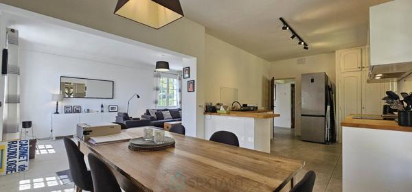 A Gourdon maison de 304 m² au calme au fond d’une impasse sur un superbe un terrain plat de 2300 m².