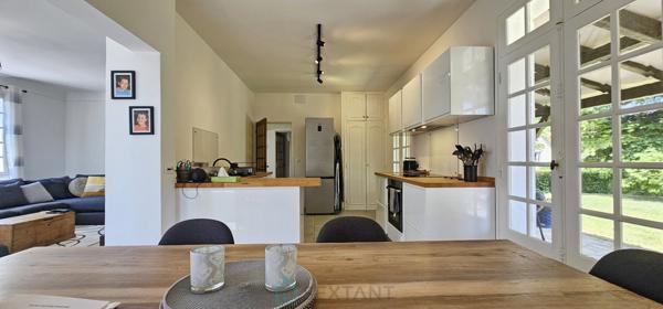 A Gourdon maison de 304 m² au calme au fond d’une impasse sur un superbe un terrain plat de 2300 m².