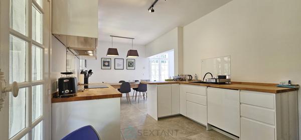 A Gourdon maison de 304 m² au calme au fond d’une impasse sur un superbe un terrain plat de 2300 m².