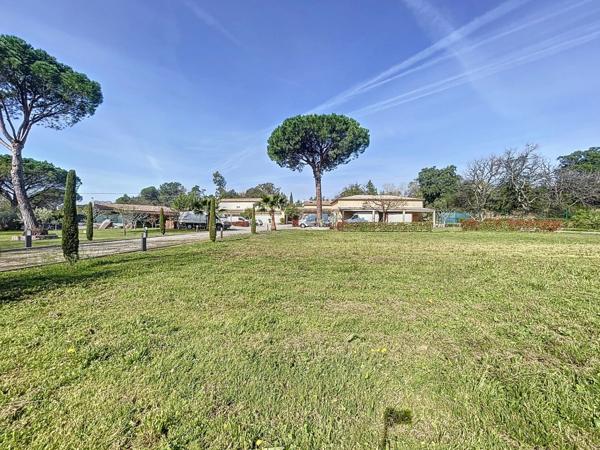 Propriété exceptionnelle avec 4 constructions, piscine, 2 entrées distinctes