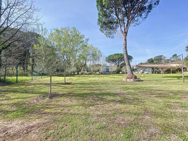 Propriété exceptionnelle avec 4 constructions, piscine, 2 entrées distinctes