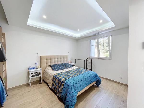 Propriété exceptionnelle avec 4 constructions, piscine, 2 entrées distinctes