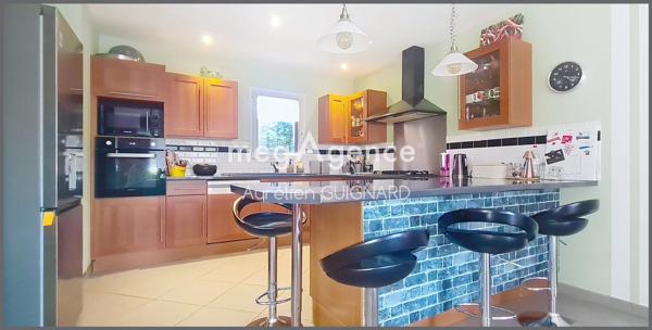 Maison à Bressuire, 79300 - 8 pièces 130m²
