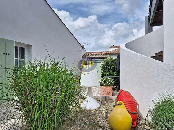 Biens de prestige à vendre Sainte Marie De Re : immeuble 2 403 500€ - AJP Immobilier Pornic