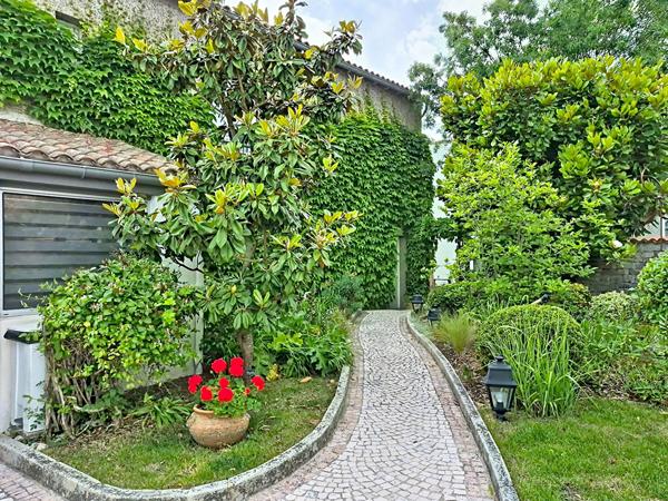 Biens de prestige à vendre Sainte Marie De Re : immeuble 2 403 500€ - AJP Immobilier Pornic