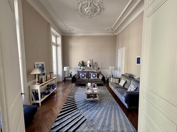 Location appartement 5 pièce(s) 152 m²