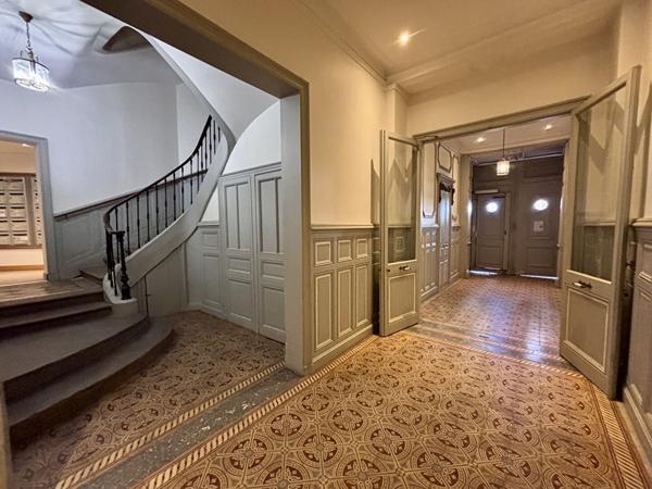 Location appartement 5 pièce(s) 152 m²