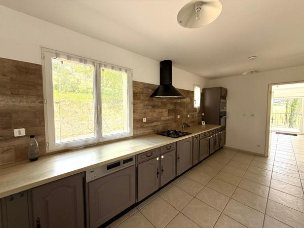 Villa T5 avec vue panoramique, sous-sol isolé et terrain de 4000 m²