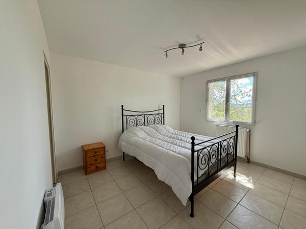 Villa T5 avec vue panoramique, sous-sol isolé et terrain de 4000 m²