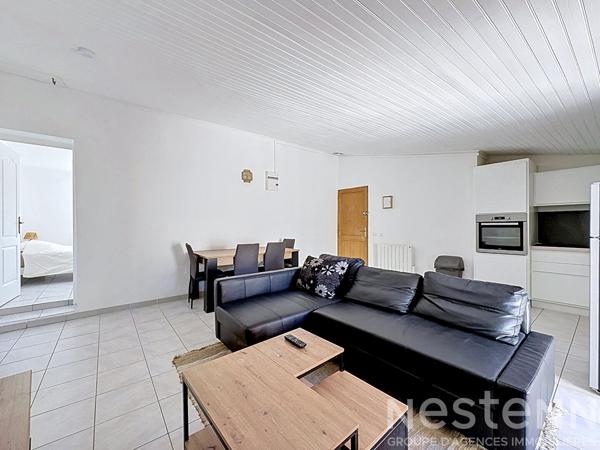 Saint-Maximin-la-Sainte-Baume : appartement 2 pièces à louer, lumineux et bien situé
