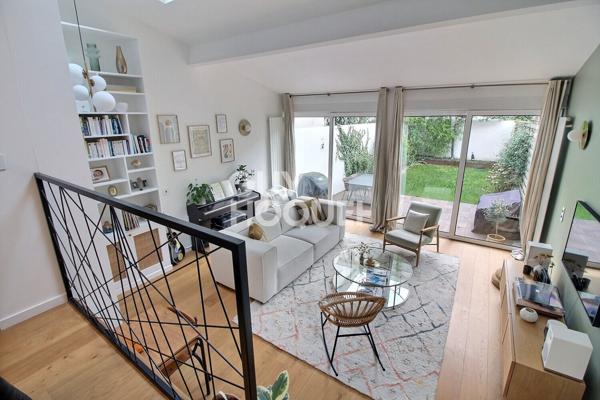 Maison d'Exception à Vendre à Puteaux - 6 Pièces, 4 Chambres, 1 350 000 