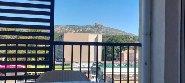 🏡 [COUP DE COEUR À AUBAGNE] – T2 52 m² - L’art de vivre entre confort, modernité et douceur provençale.
