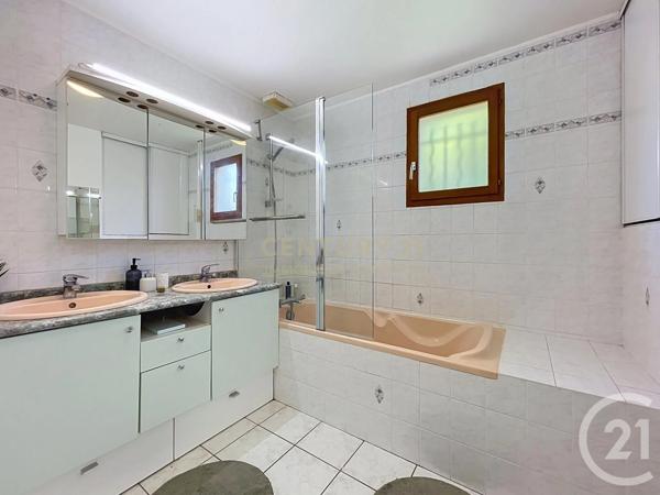 Maison à vendre  6 pièces - 157 m 2   L ISLE D ABEAU  - 38