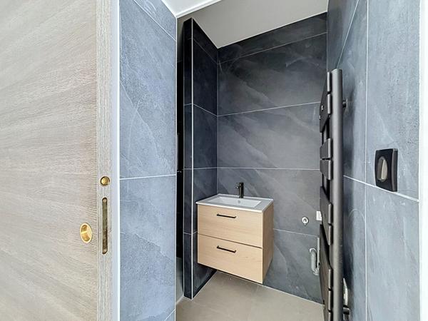 Appartement 2 pièces 46.59 m2 entièrement rénové  centre ville d''Aix-les-Bains avec cave