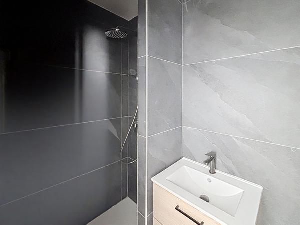 Appartement 2 pièces 46.59 m2 entièrement rénové  centre ville d''Aix-les-Bains avec cave