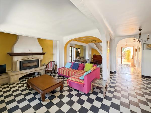 Propriété provençale de caractère avec piscine, dépendance et prestations haut de gamme Marseille 13e – Château-Gombert