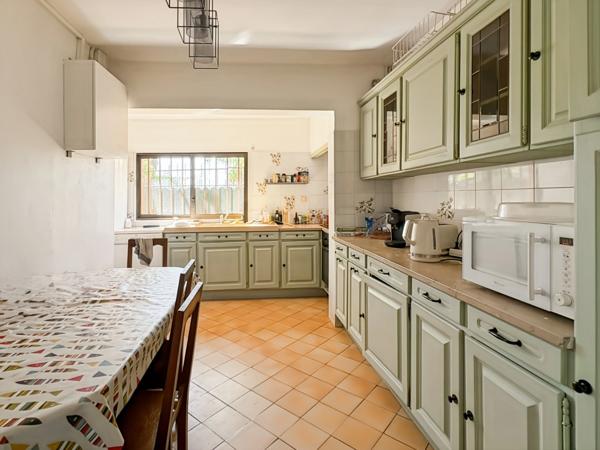 Propriété provençale de caractère avec piscine, dépendance et prestations haut de gamme Marseille 13e – Château-Gombert