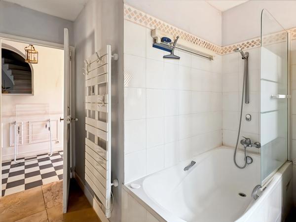 Propriété provençale de caractère avec piscine, dépendance et prestations haut de gamme Marseille 13e – Château-Gombert