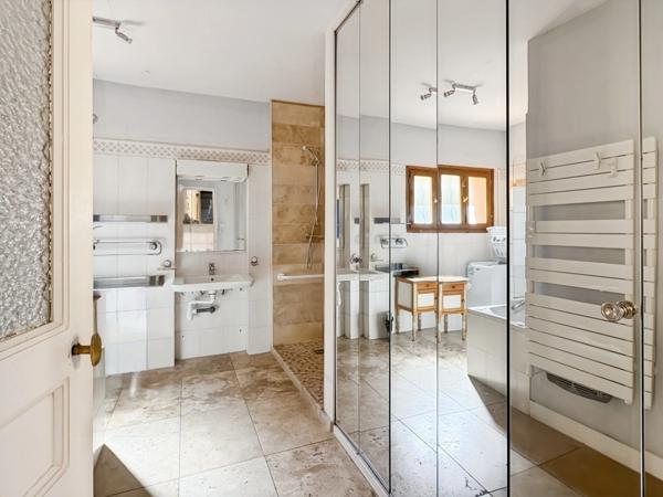 Propriété provençale de caractère avec piscine, dépendance et prestations haut de gamme Marseille 13e – Château-Gombert