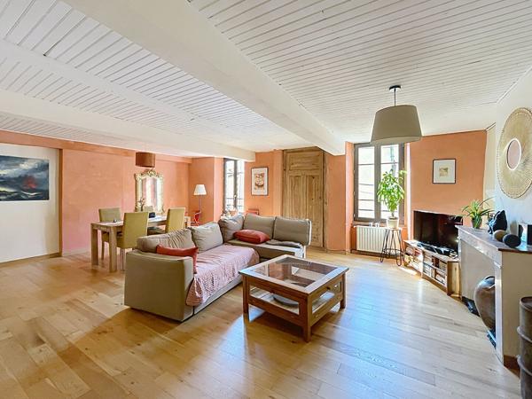 Maison Livron Sur Drome  en pierres, 4 chambres, charme de l'ancien, terrasse agréable piscinable
