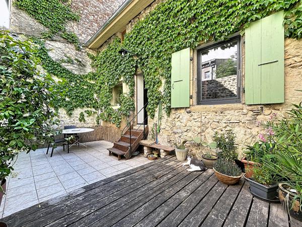 Maison Livron Sur Drome  en pierres, 4 chambres, charme de l'ancien, terrasse agréable piscinable