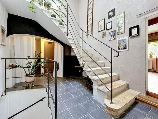 Maison Livron Sur Drome  en pierres, 4 chambres, charme de l'ancien, terrasse agréable piscinable