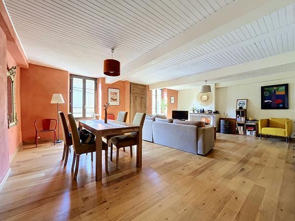 Maison Livron Sur Drome  en pierres, 4 chambres, charme de l'ancien, terrasse agréable piscinable