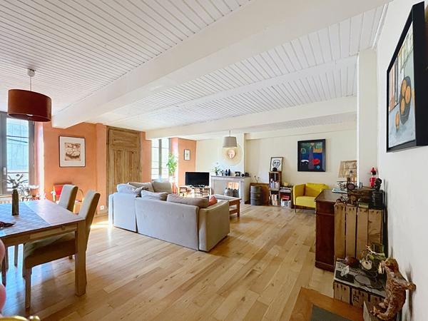 Maison Livron Sur Drome  en pierres, 4 chambres, charme de l'ancien, terrasse agréable piscinable