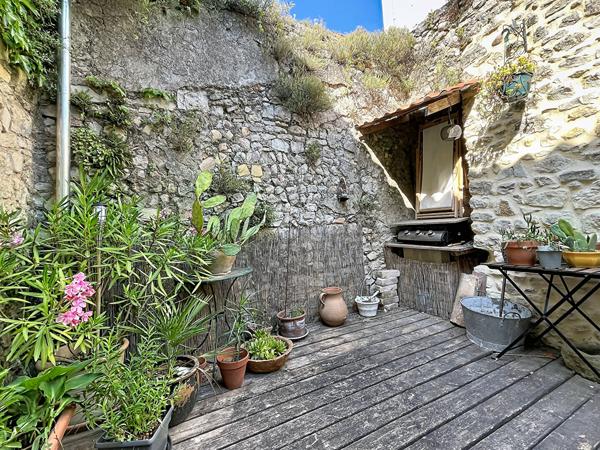 Maison Livron Sur Drome  en pierres, 4 chambres, charme de l'ancien, terrasse agréable piscinable