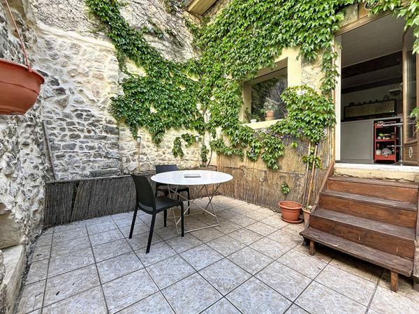 Maison Livron Sur Drome  en pierres, 4 chambres, charme de l'ancien, terrasse agréable piscinable