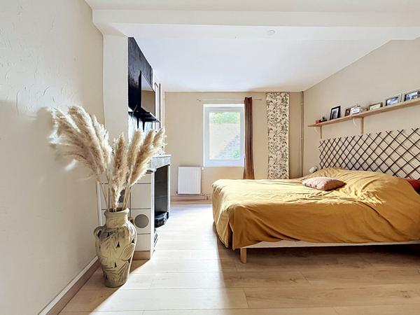 Maison Livron Sur Drome  en pierres, 4 chambres, charme de l'ancien, terrasse agréable piscinable