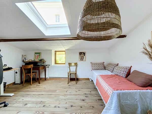 Maison Livron Sur Drome  en pierres, 4 chambres, charme de l'ancien, terrasse agréable piscinable