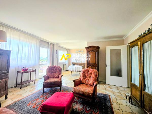Appartement 4 pièces avec balcon, caves et parking à 12 minutes de la gare du centre ville 187 250 € **  - Référence  4572