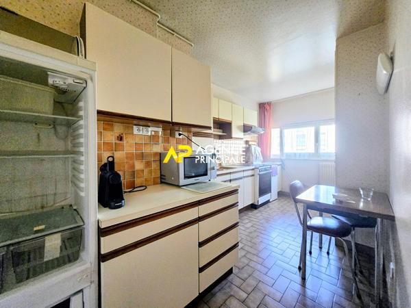 Appartement 4 pièces avec balcon, caves et parking à 12 minutes de la gare du centre ville 187 250 € **  - Référence  4572
