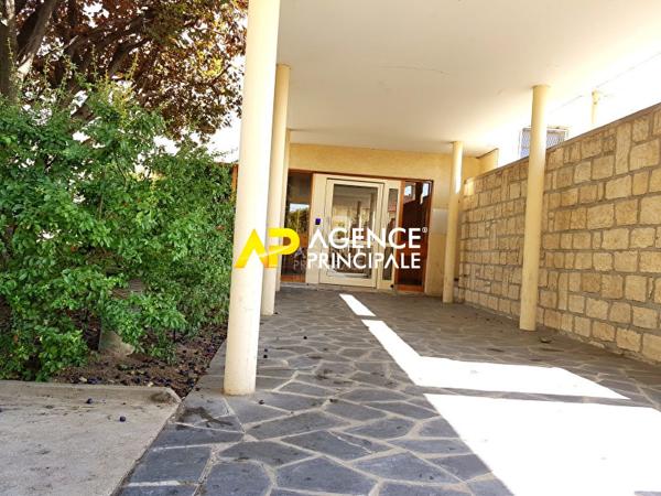 Appartement 4 pièces avec balcon, caves et parking à 12 minutes de la gare du centre ville 187 250 € **  - Référence  4572