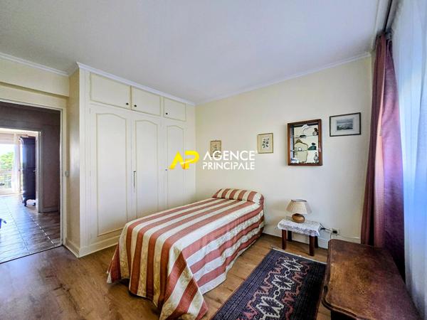 Appartement 4 pièces avec balcon, caves et parking à 12 minutes de la gare du centre ville 187 250 € **  - Référence  4572
