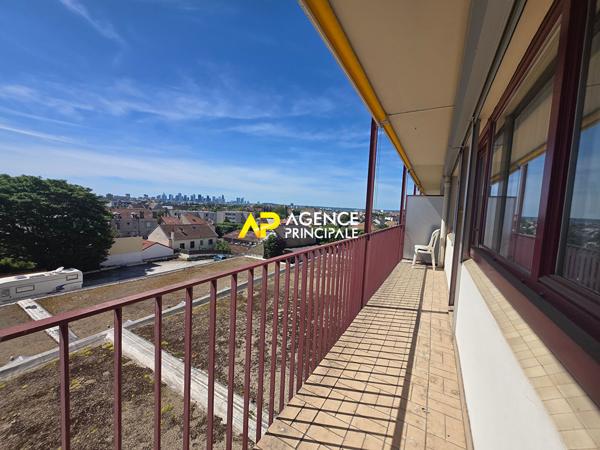Appartement 4 pièces avec balcon, caves et parking à 12 minutes de la gare du centre ville 187 250 € **  - Référence  4572