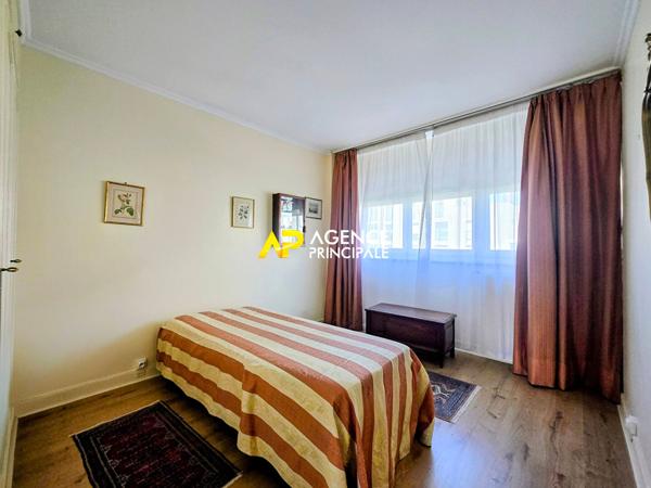 Appartement 4 pièces avec balcon, caves et parking à 12 minutes de la gare du centre ville 187 250 € **  - Référence  4572