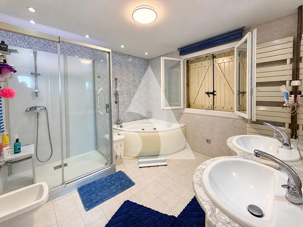 Villa 7 pièces 213.32 m2
