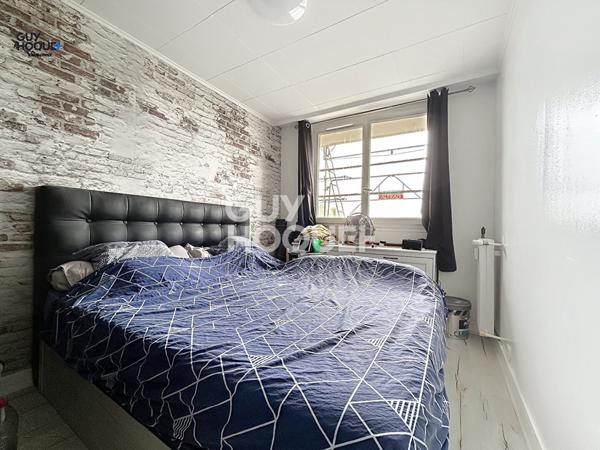 RAVALEMENT et isolation en cours et DEJA PAYÉS ( DPE à venir en C) !- Appartement DERNIER ETAGE 4 pièces 69m² - 3 chambres + cave