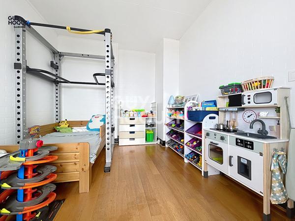 RAVALEMENT et isolation en cours et DEJA PAYÉS ( DPE à venir en C) !- Appartement DERNIER ETAGE 4 pièces 69m² - 3 chambres + cave