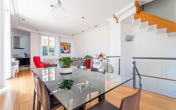 Appartement à vendre    4 pièces • 288 m2 Collonges-au-Mont-d'Or