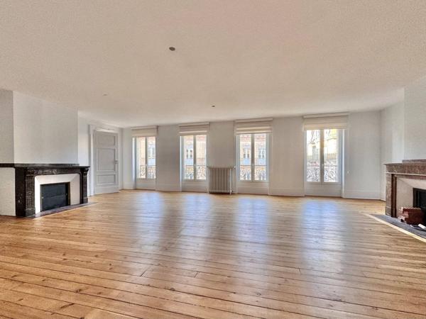 Appartement T4 - 148m2 avec ascenseur - Carmes / Garonne