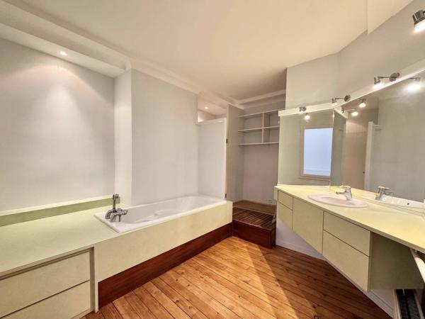 Appartement T4 - 148m2 avec ascenseur - Carmes / Garonne