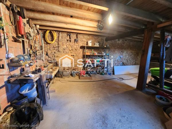 Maison de village avec 2 chambres, grande pièce a vivre et dépendances sur un terrain d'environ 3000m2