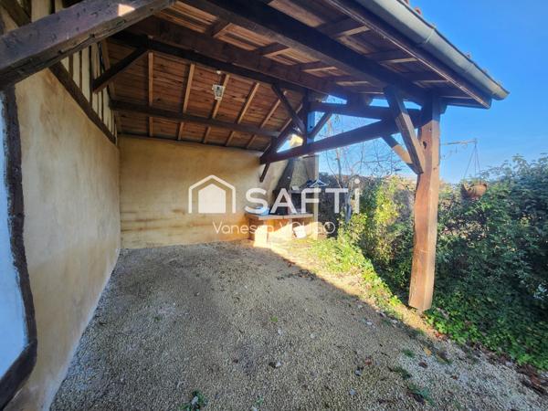 Maison de village avec 2 chambres, grande pièce a vivre et dépendances sur un terrain d'environ 3000m2